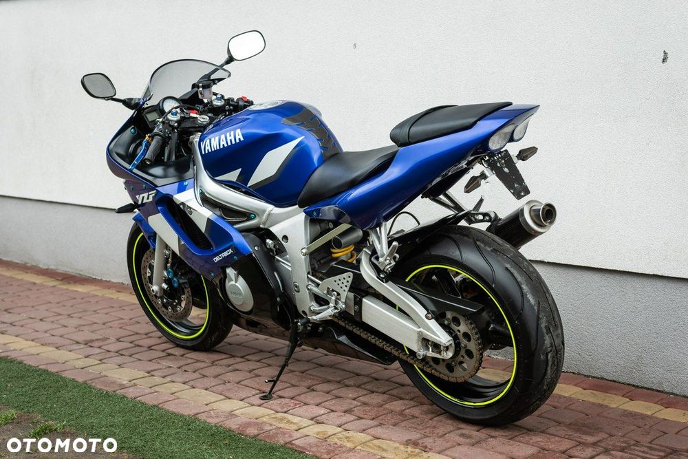 Yamaha R6 - 6