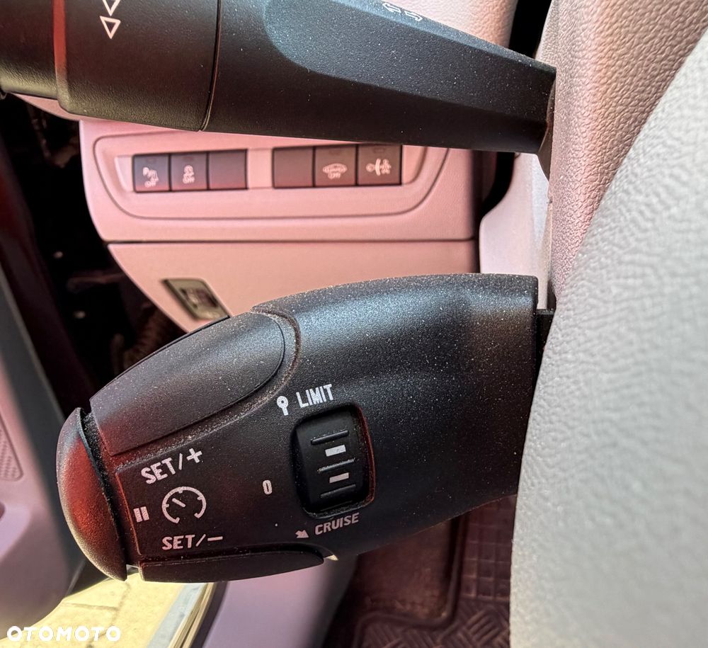 Peugeot 208 1.4 VTi Allure - 21