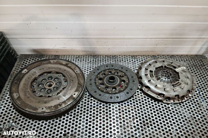 VOLANTA CU MASA DUBLA BMW Seria 3 E90 [2004 - 2010] Sedan 318d MT (12 - 1