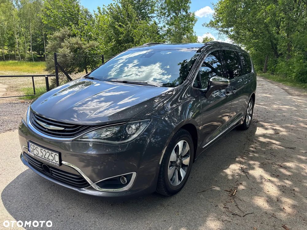Chrysler Pacifica - 2