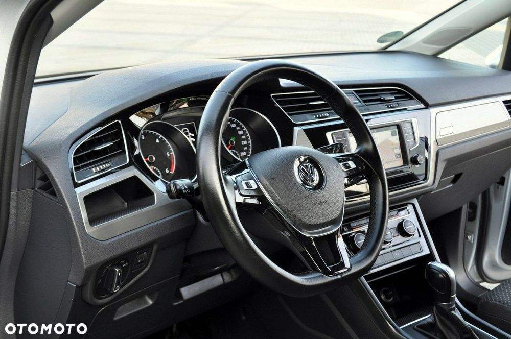 Volkswagen Touran - 23