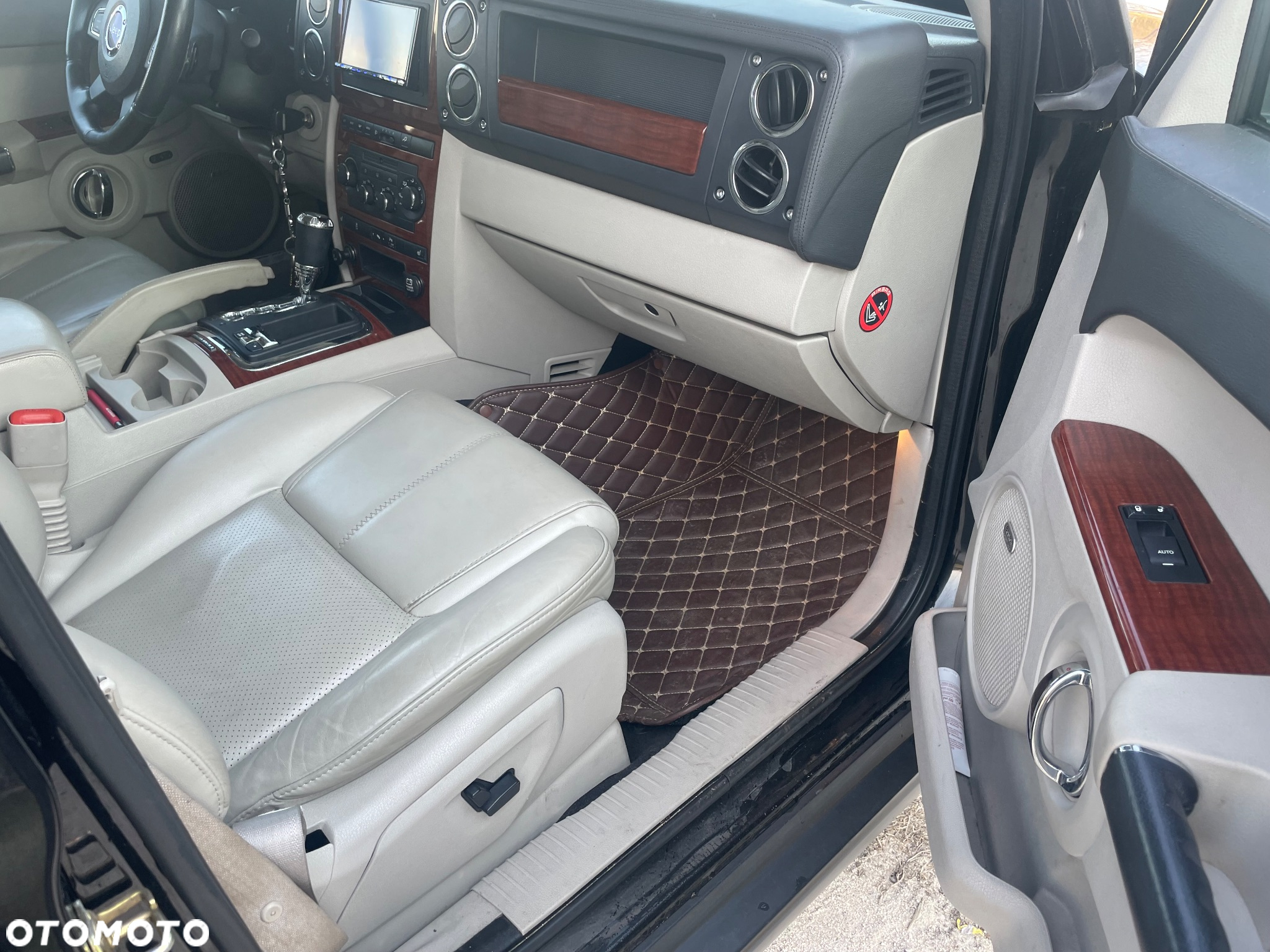 Jeep Commander - 14