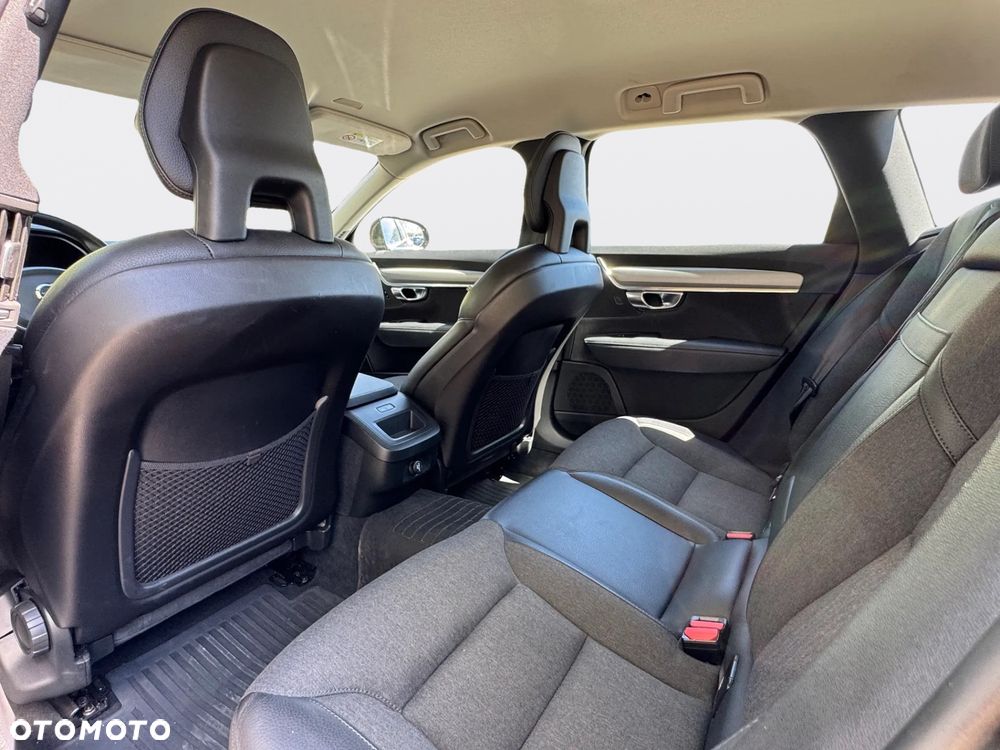 Volvo V90 D4 Momentum - 27