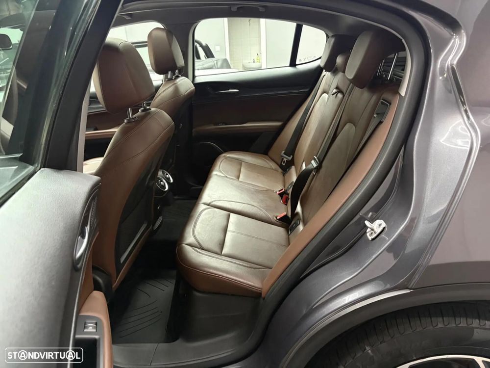 Alfa Romeo Stelvio - 14
