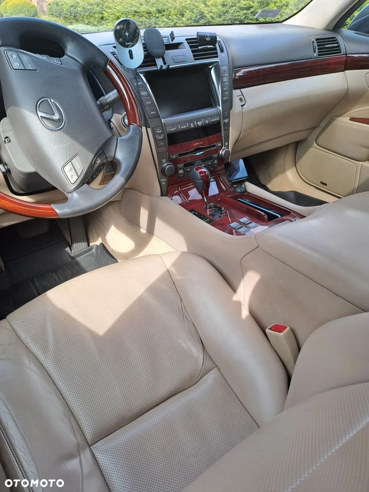Lexus LS - 20