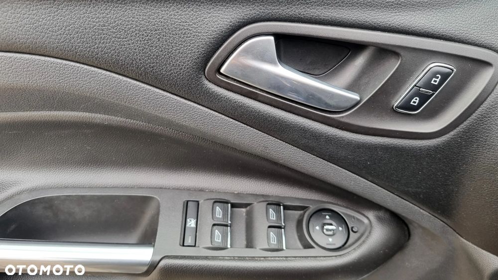 Ford Kuga 2.0 TDCi 2x4 Titanium - 20