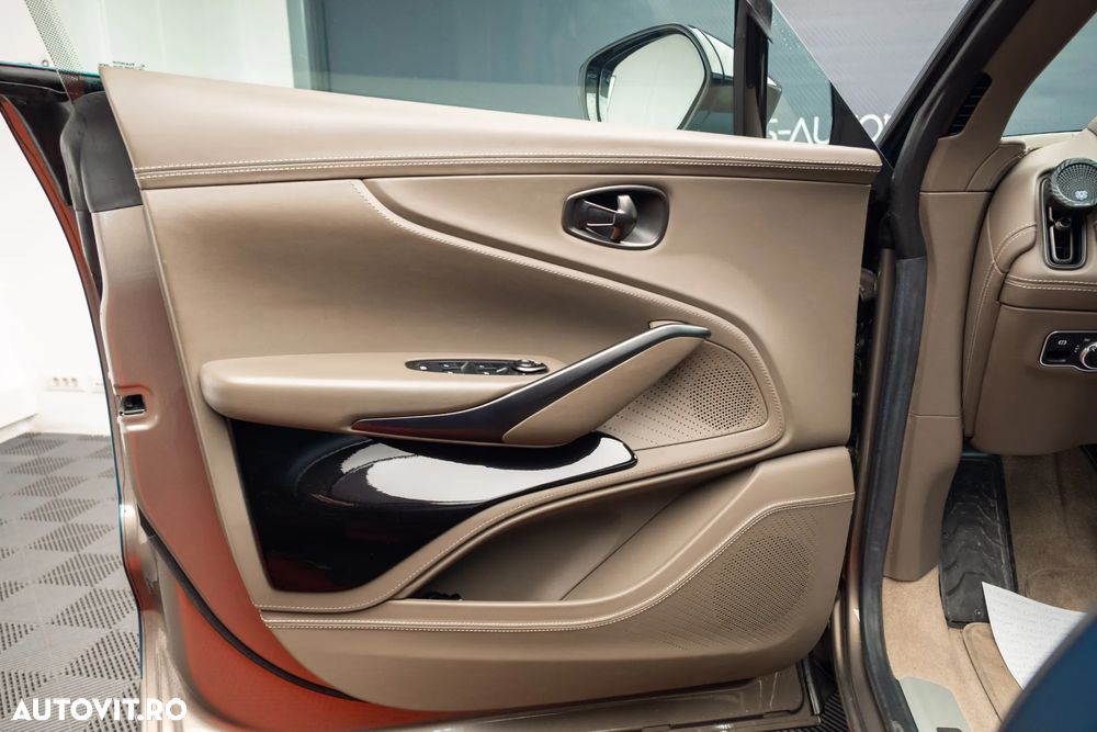 Aston Martin DBX - 23