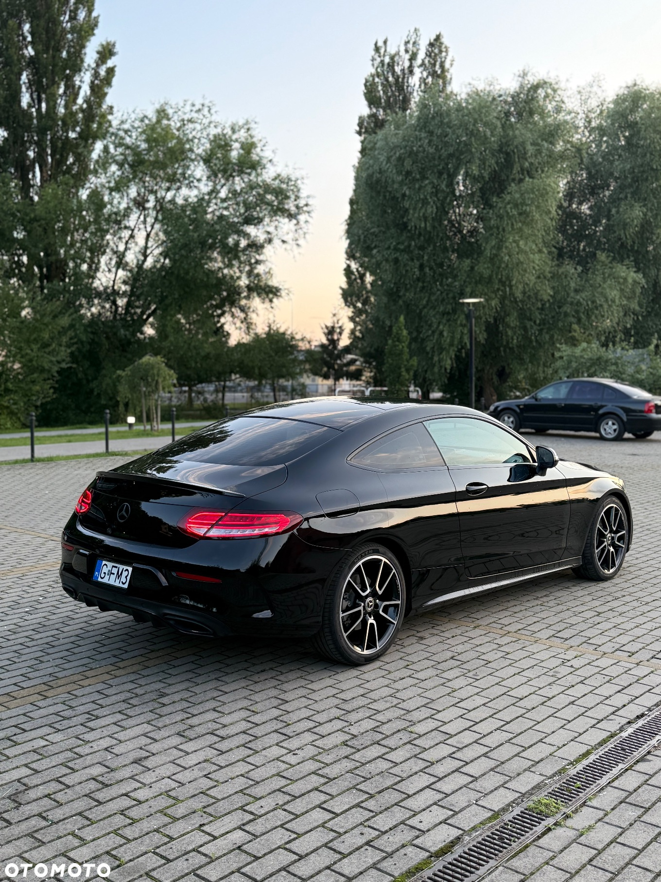 Mercedes-Benz Klasa C 300 Coupe 9G-TRONIC AMG Line - 3