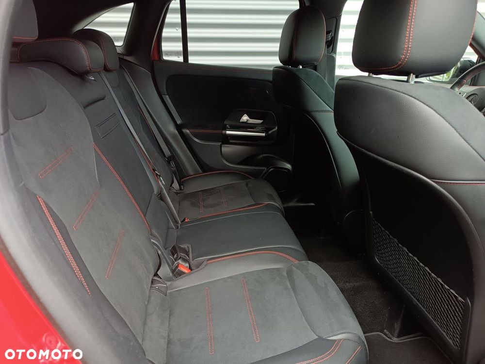 Mercedes-Benz GLA 200 AMG Line - 32