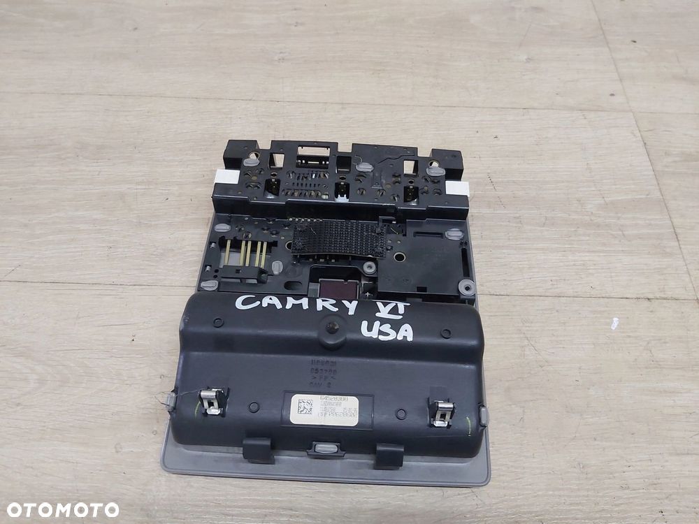 TOYOTA Camry VI XV40 lampka podsufitki kabinowa schowek na okulary 06-11r - 3
