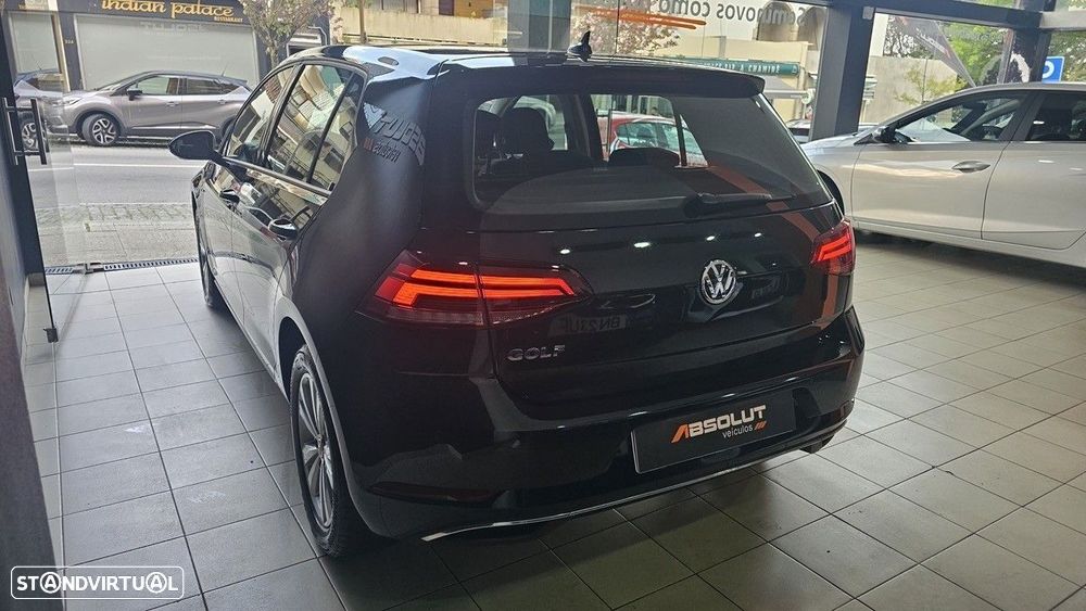VW Golf 1.6 TDI Confortline - 8