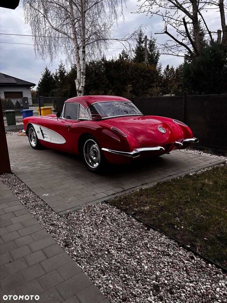 Chevrolet Corvette - 3