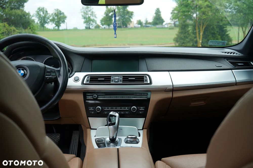 BMW Seria 7 740d xDrive - 14