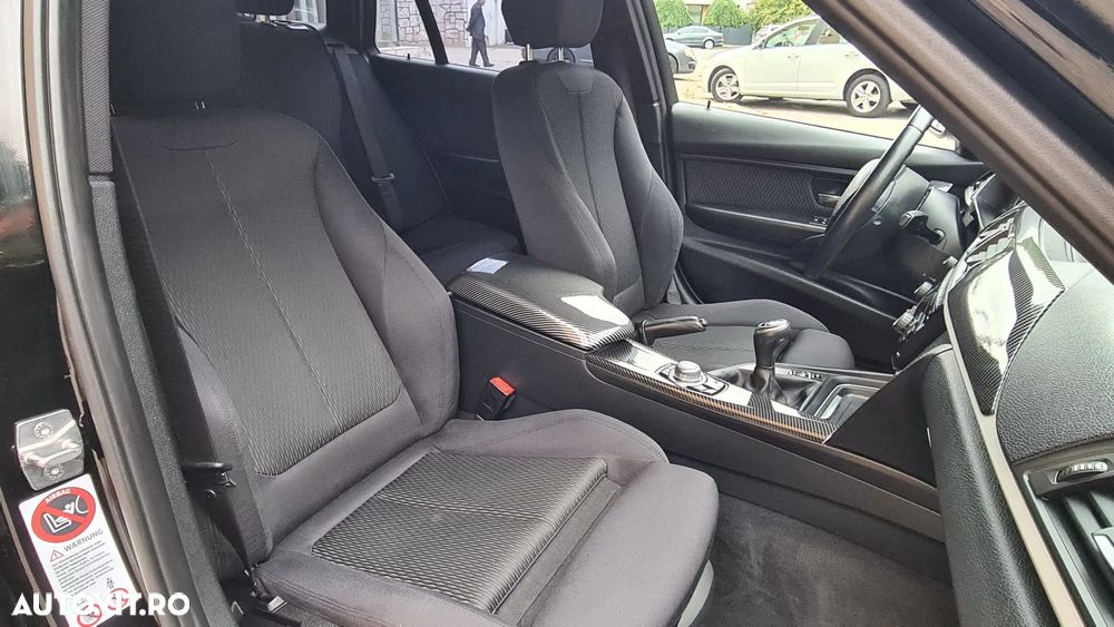 BMW Seria 3 318d Sport Line - 12