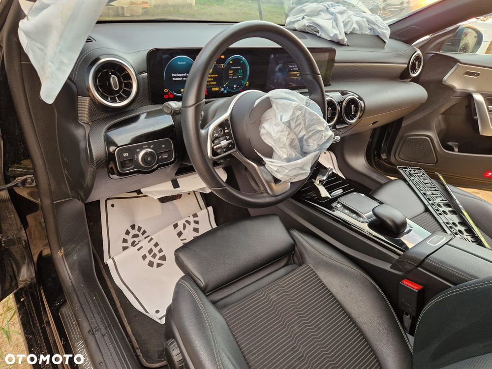 Mercedes-Benz CLA 250 e 8G-DCT Special Edition - 17