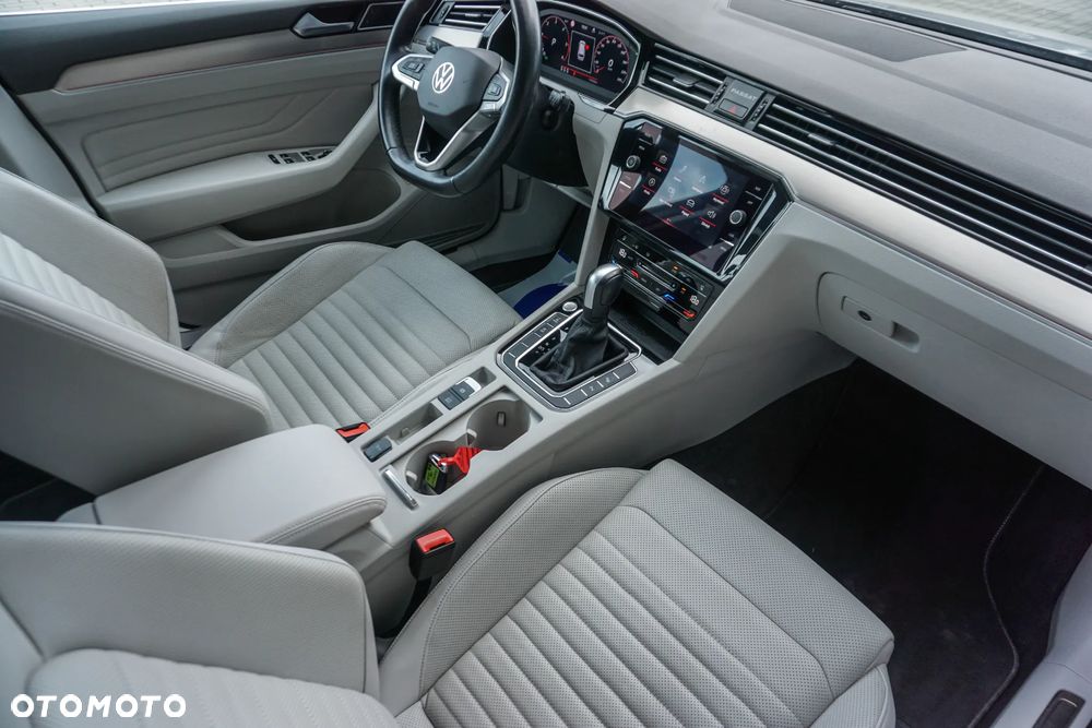 Volkswagen Passat 2.0 TDI Elegance DSG - 36
