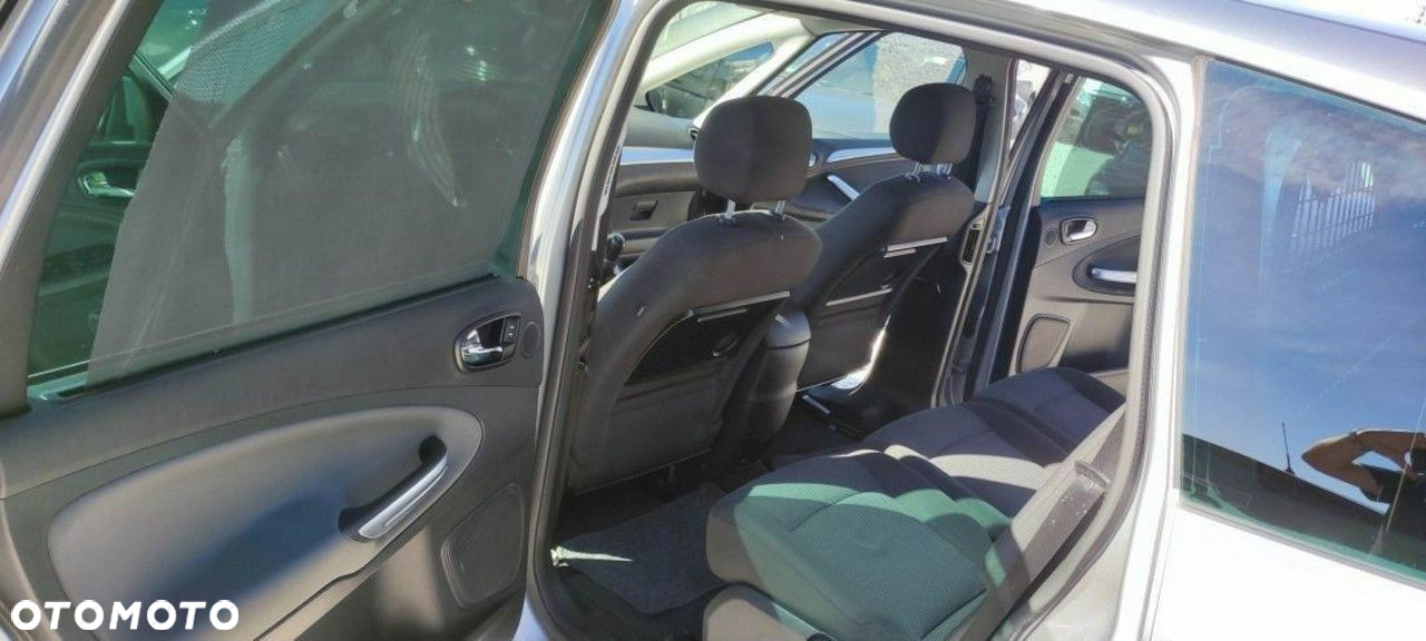 Ford S-Max - 22