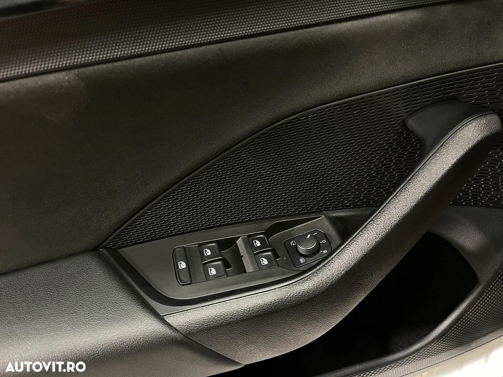 Skoda Octavia 2.0 TSI DSG RS - 21