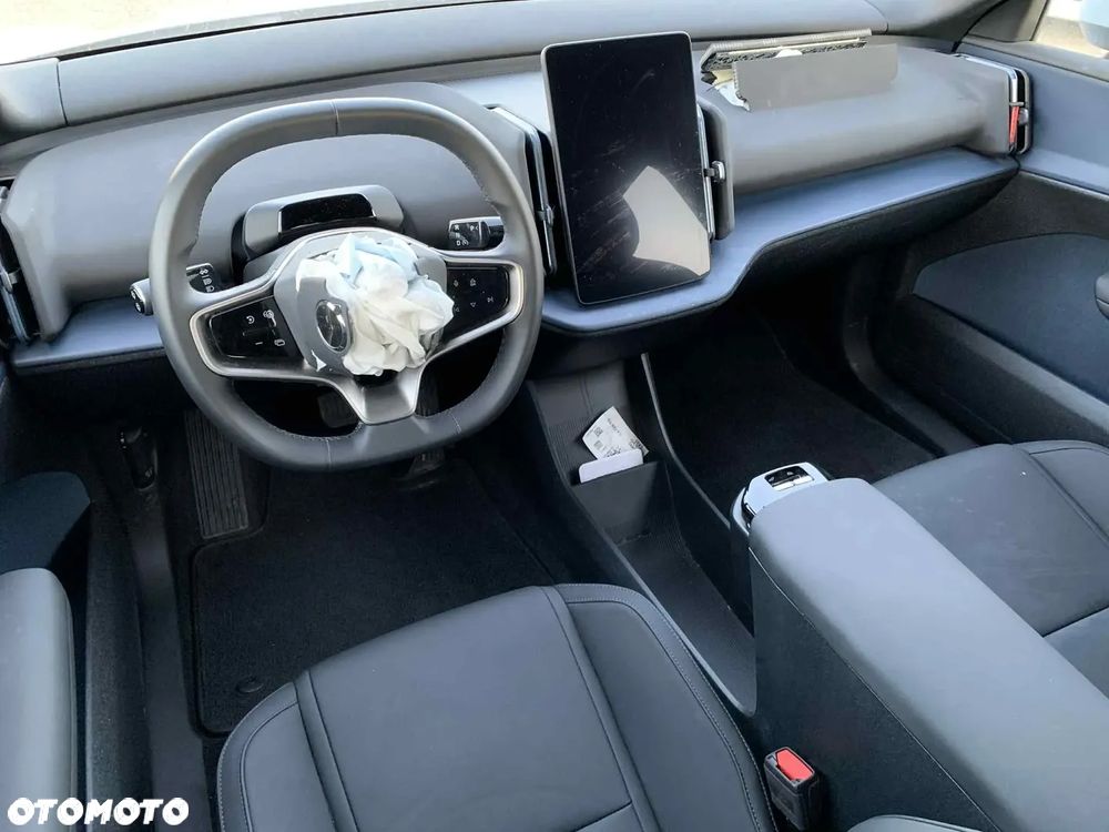 Volvo EX30 Single Motor Extended Range RWD Core - 13