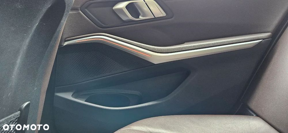 BMW Seria 3 320i Luxury Line - 23
