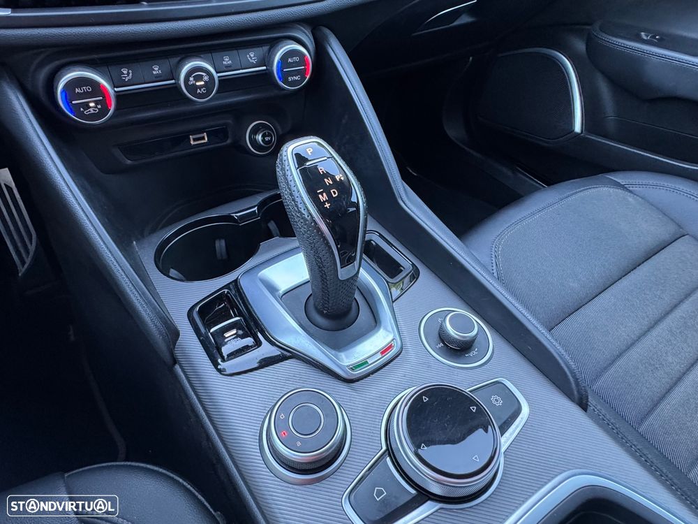 Alfa Romeo Giulia 2.2 D Sprint AT8 - 8