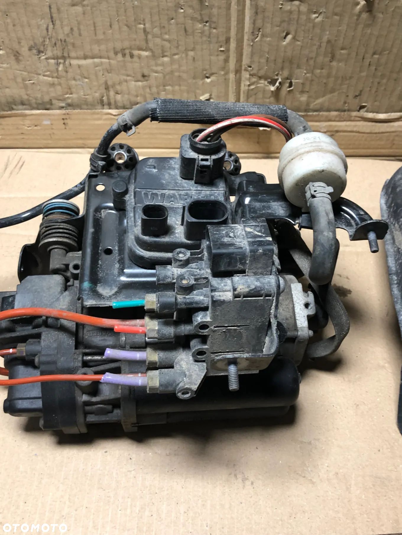 KOMPRESOR ZAWIESZENIA PORSCHE CAYENNE 9Y  4M0616005H - 1