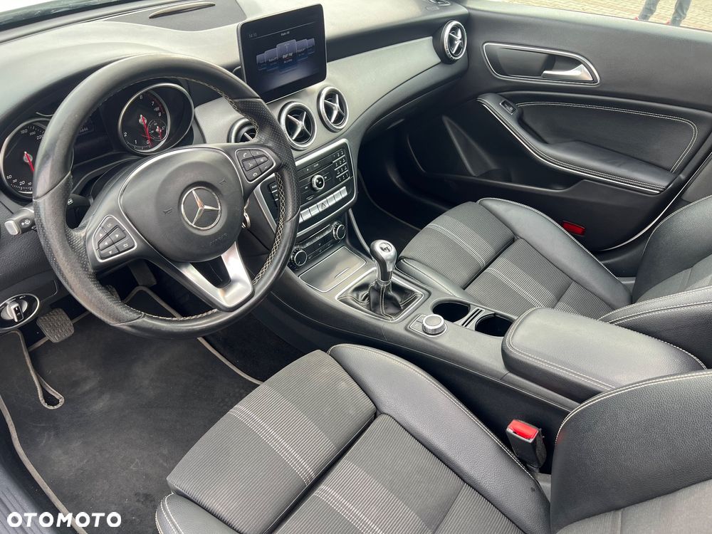 Mercedes-Benz CLA 180 - 13