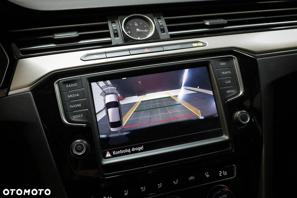 Volkswagen Passat - 16