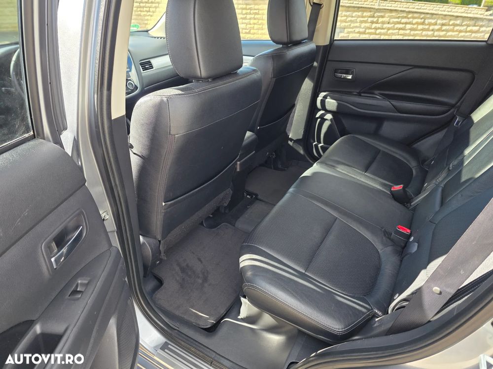 Mitsubishi Outlander 2.0 4WD Plug-In Hybrid Top - 8
