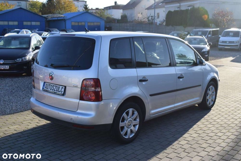 Volkswagen Touran - 9