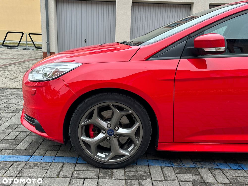 Ford Focus 2.0 EcoBoost ST mit Leder-Sport-Paket - 17