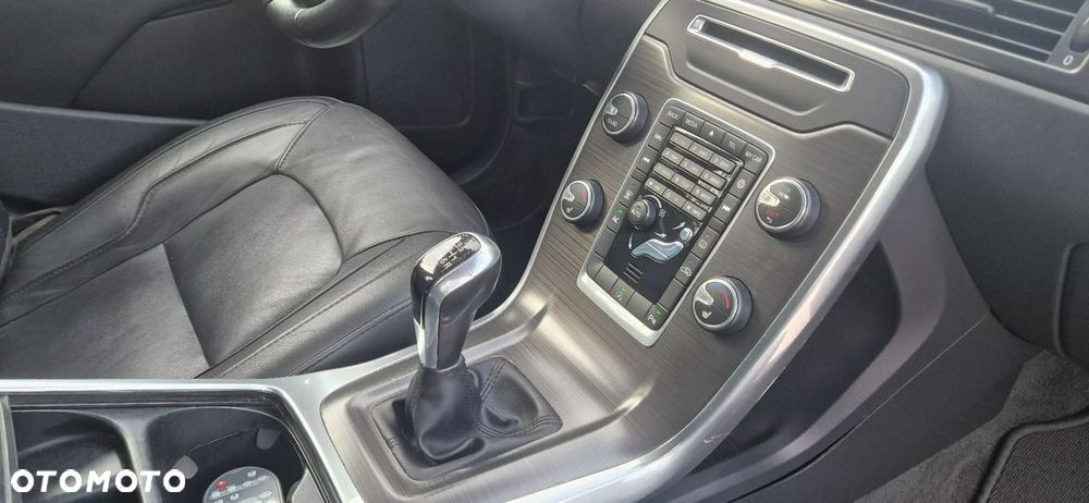 Volvo V70 D2 Drive-E Momentum - 33