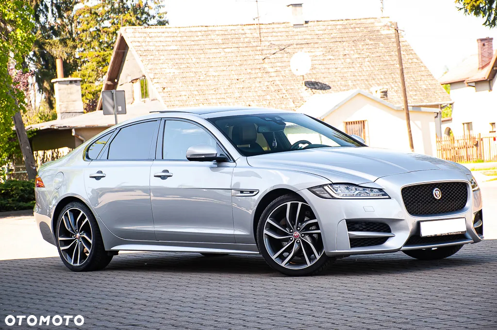 Jaguar XF 2.0 T R-Sport - 10