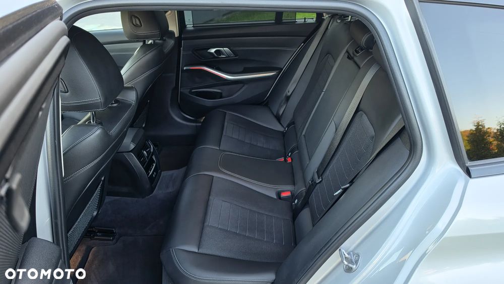 BMW Seria 3 318d Edition M Sport Shadow - 12