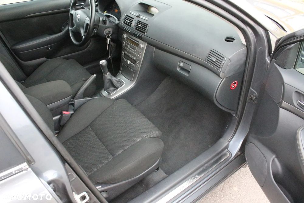 Toyota Avensis 2.0 D-4D Combi - 18