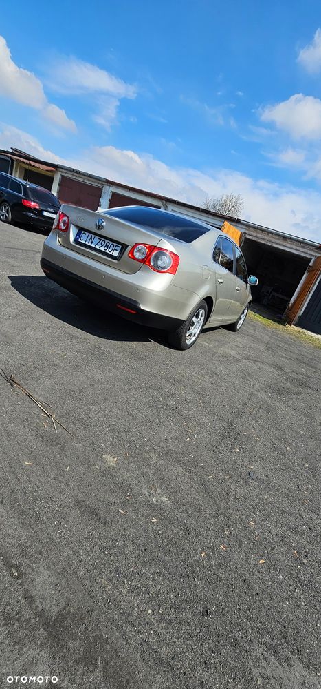 Volkswagen Jetta 1.6 Comfortline - 7