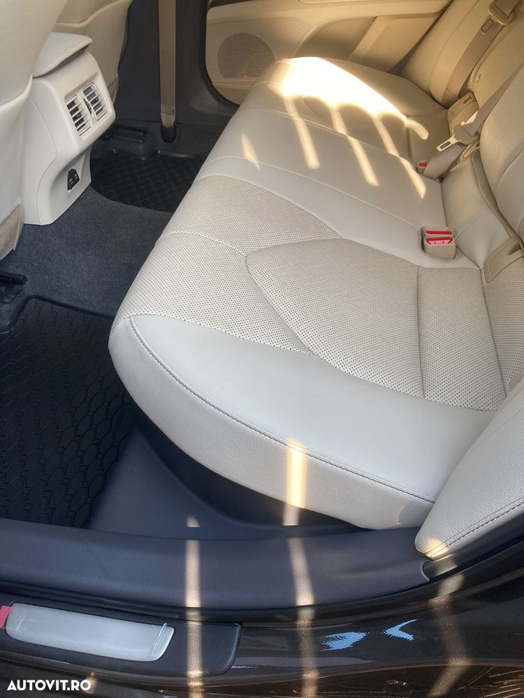 Toyota Camry Luxury - 19