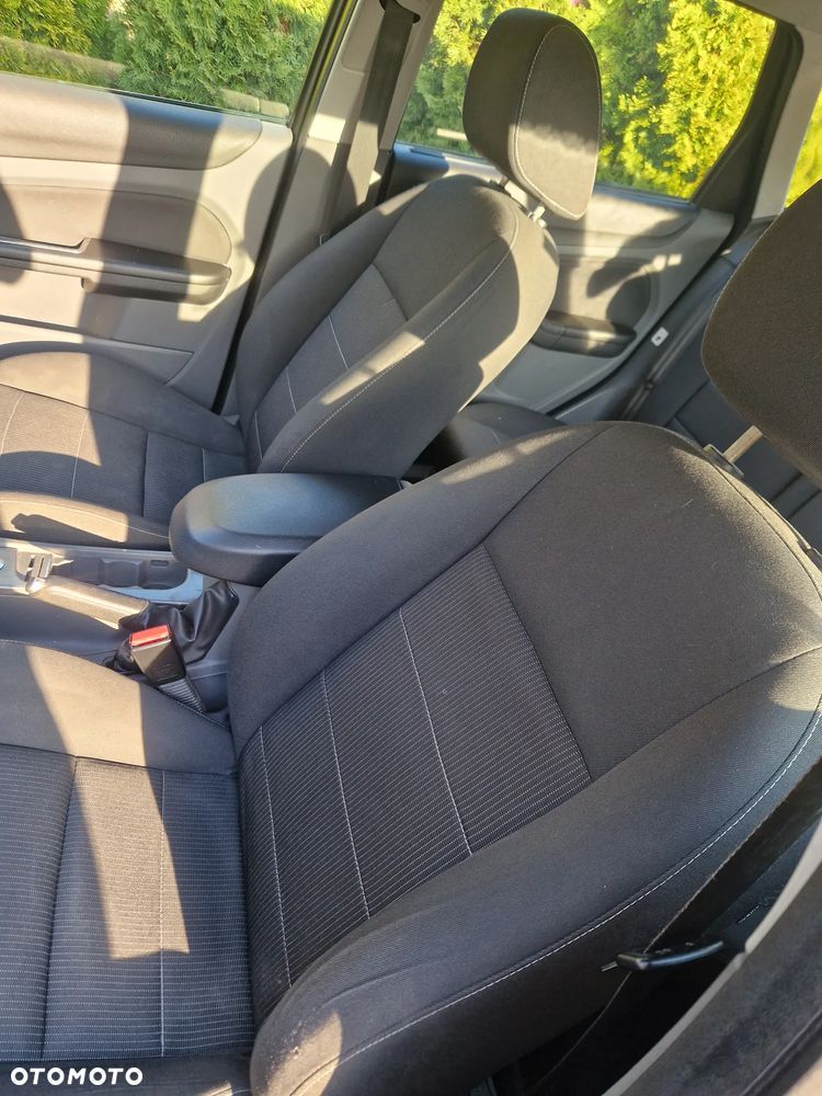 Ford Focus 2.0 TDCi Ghia DPF - 4