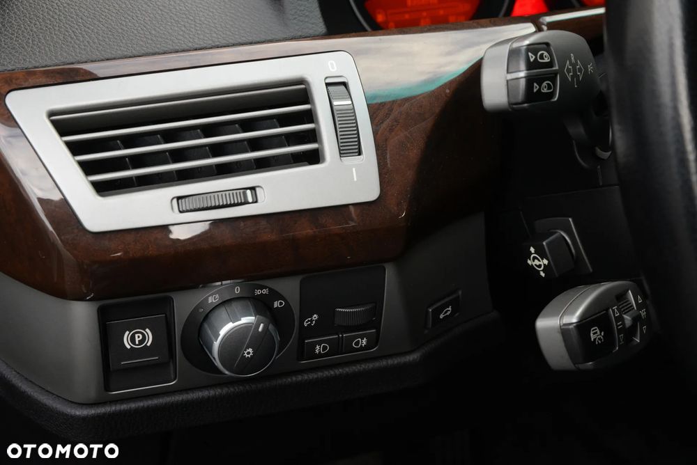 BMW Seria 7 750Li - 30