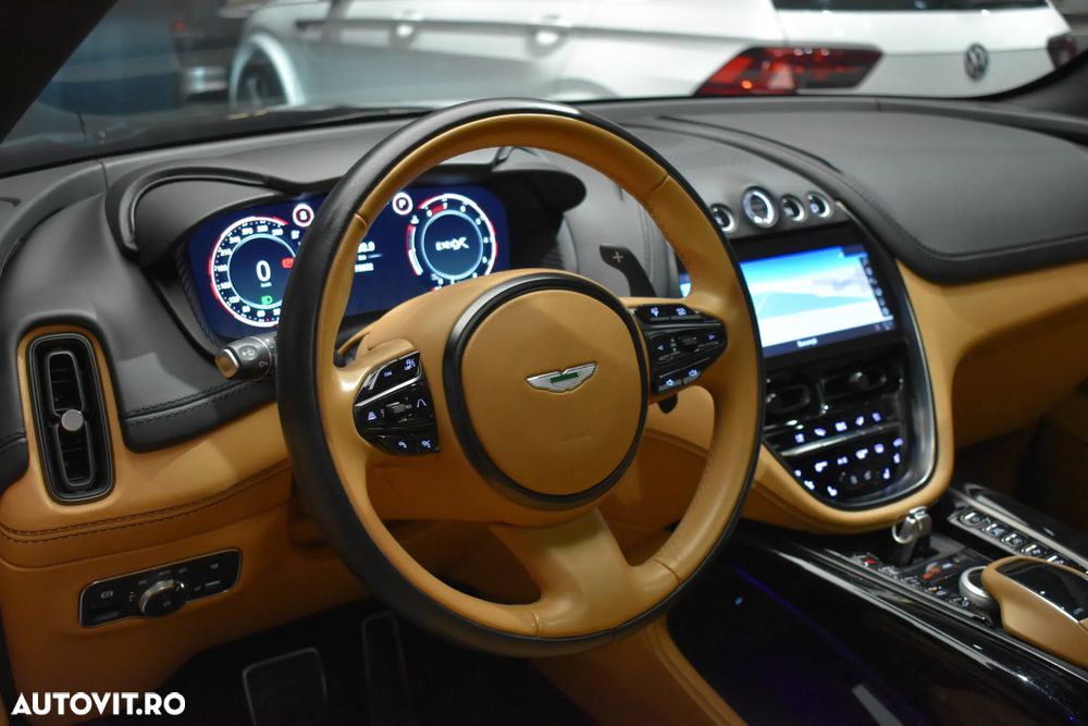 Aston Martin DBX - 10