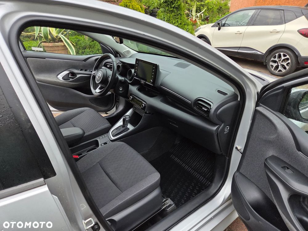 Toyota Yaris Hybrid 100 Premium - 6