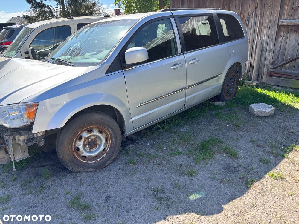 Chrysler Town & Country - 6