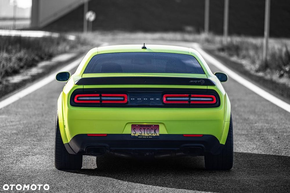 Dodge Challenger - 11