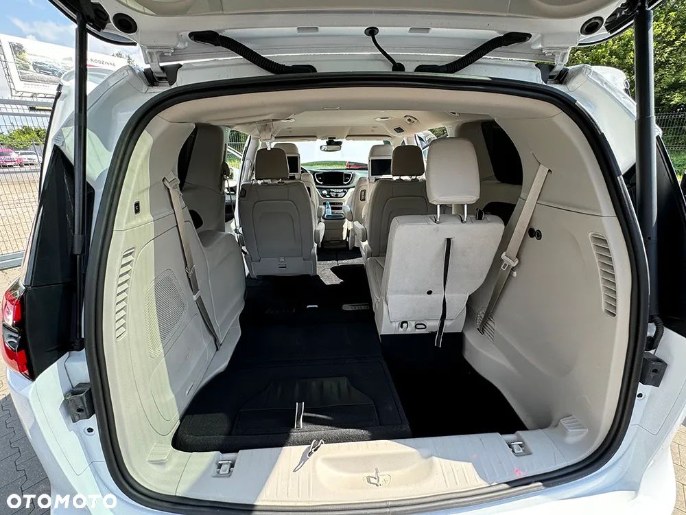 Chrysler Pacifica - 16