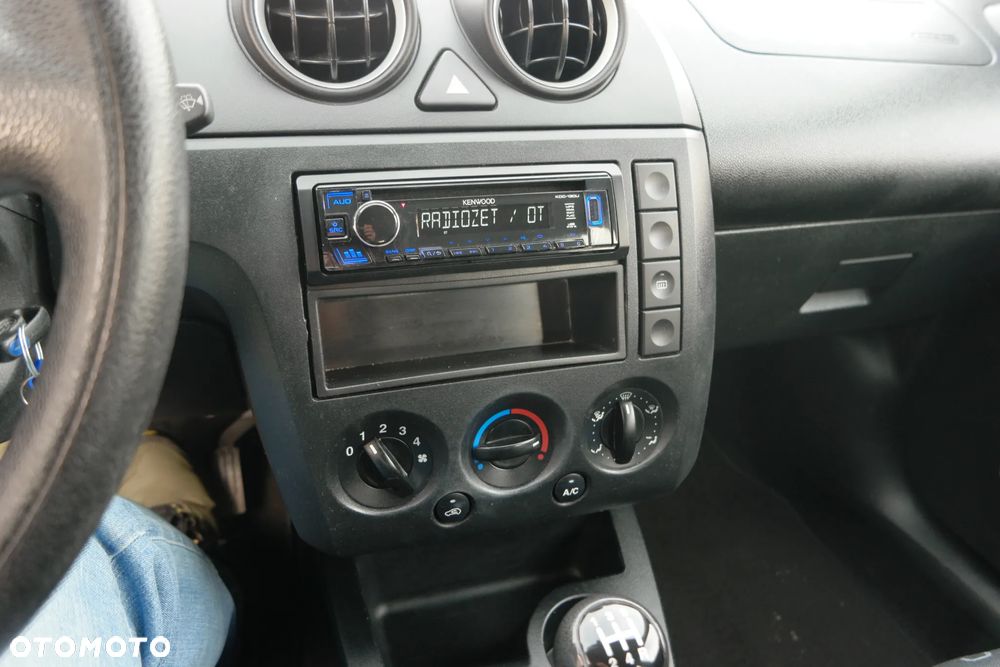 Ford Fiesta 1.4 Ambiente - 22