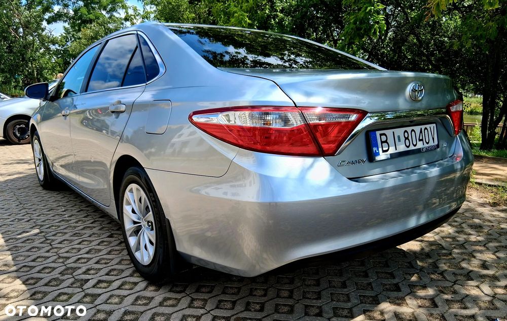 Toyota Camry - 4