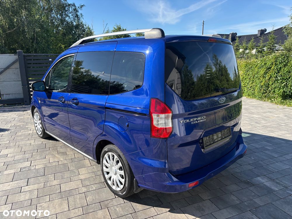 Ford Tourneo Courier 1.0 EcoBoost S&S Titanium - 4