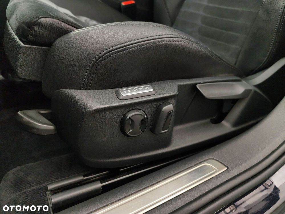 Volkswagen Passat - 12