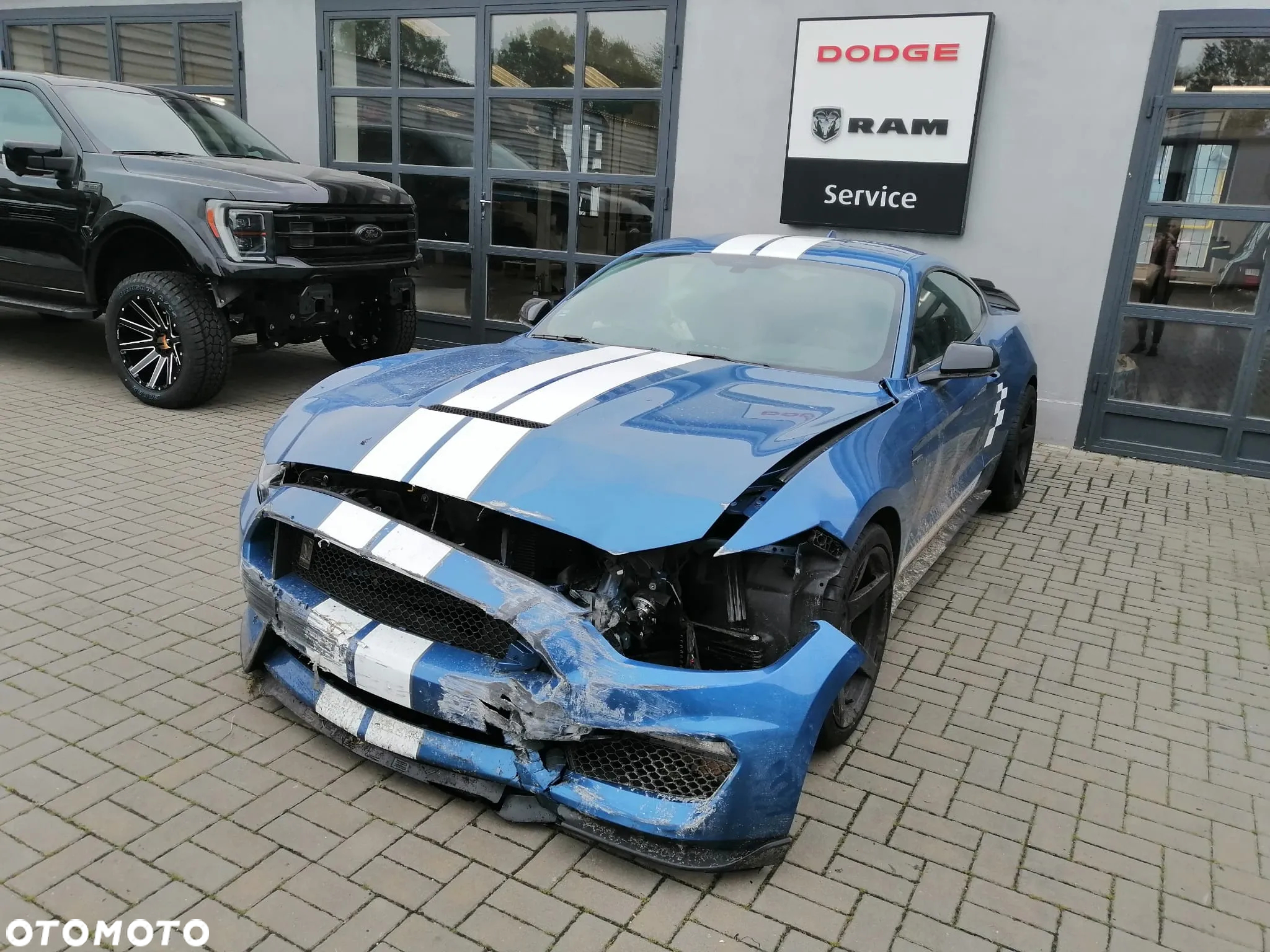 Ford Mustang - 4