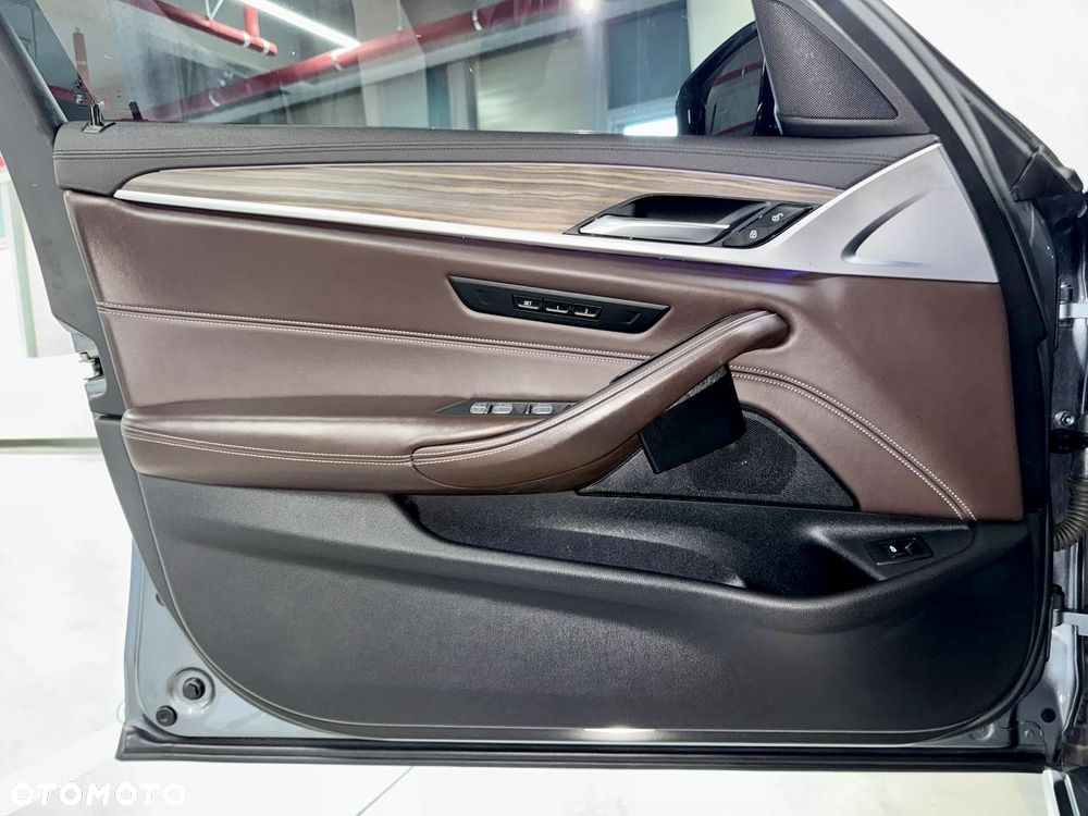 BMW Seria 5 530i xDrive M Sport Edition - 30